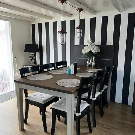 Holiday home Charmantes Ferienhaus In Mit Terrasse Und Grill *